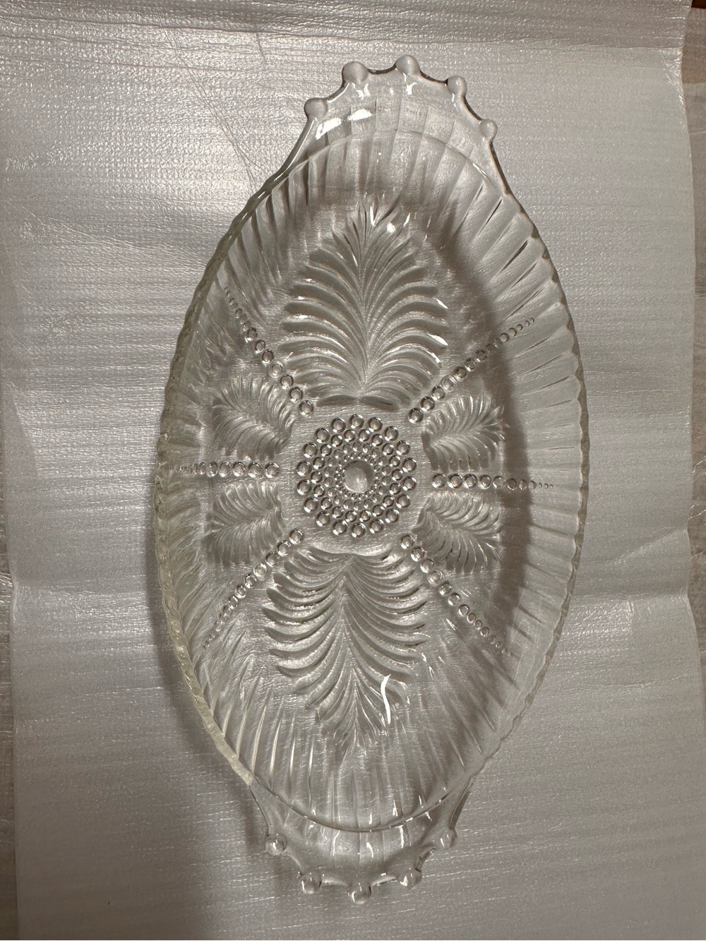 Vintage Anchor Hocking Feather & Pearl Oval Nut Candy Relish Dish 8.5”